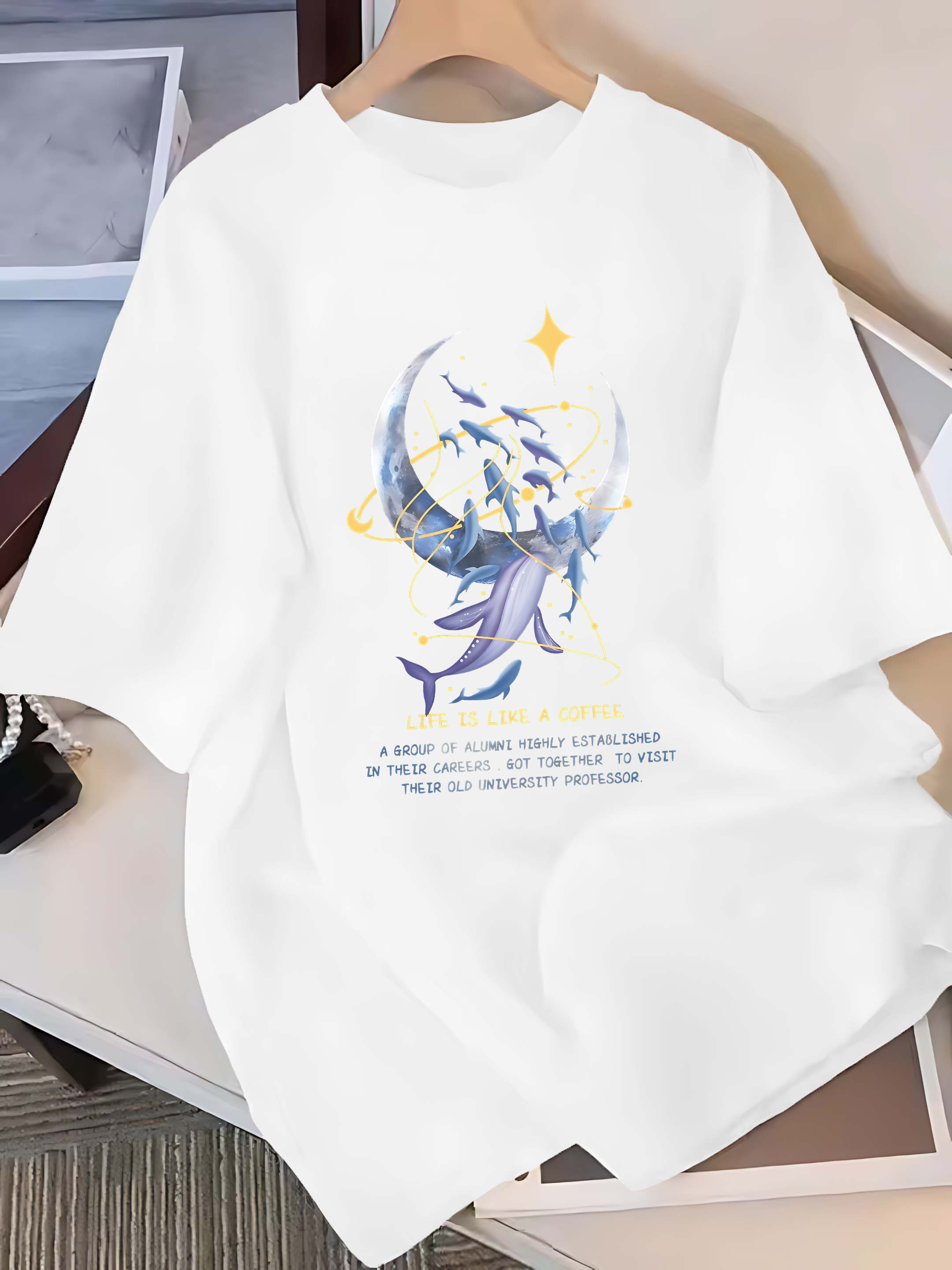 Summer Clothing Images - La imagen muestra una ballena y